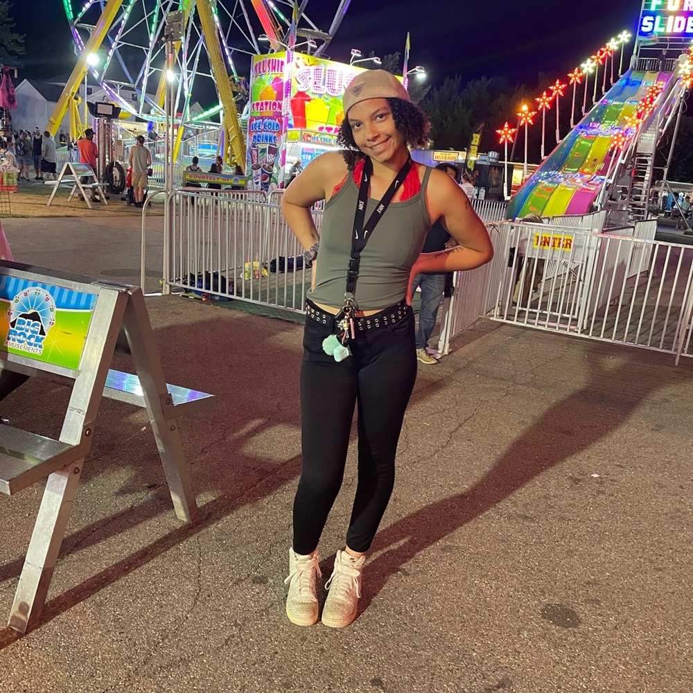 Meet your Posher, Andra